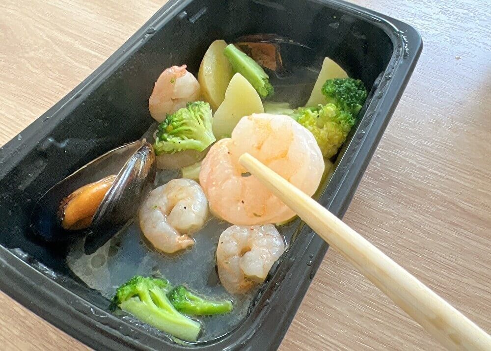 ガーリック香るえびとムール貝のアヒージョ