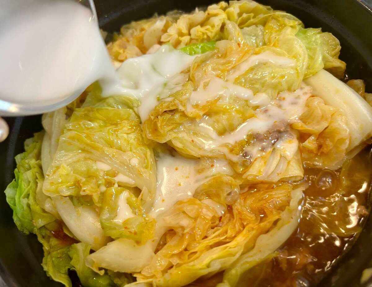 春キャベツのピリ辛煮込み