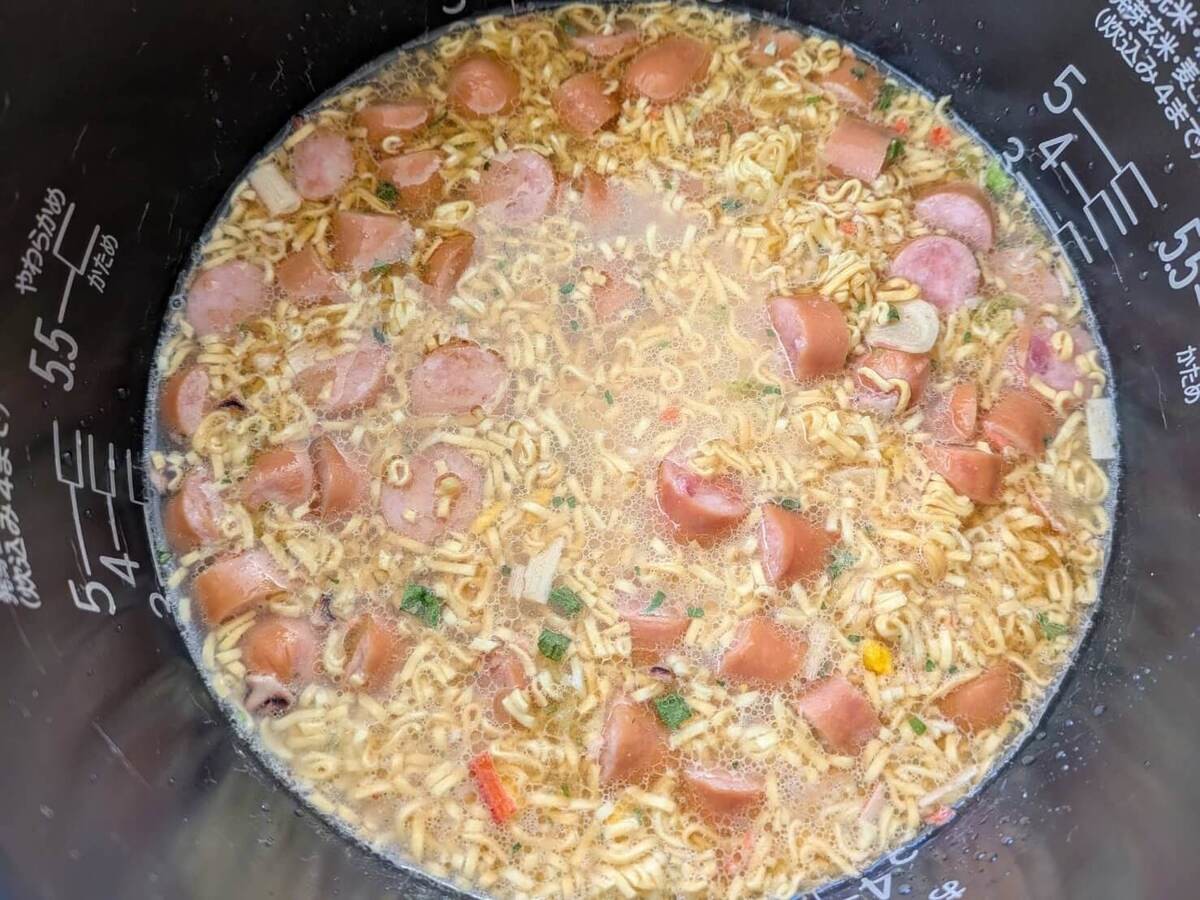 悪魔のシーフードヌードル炊き込みご飯