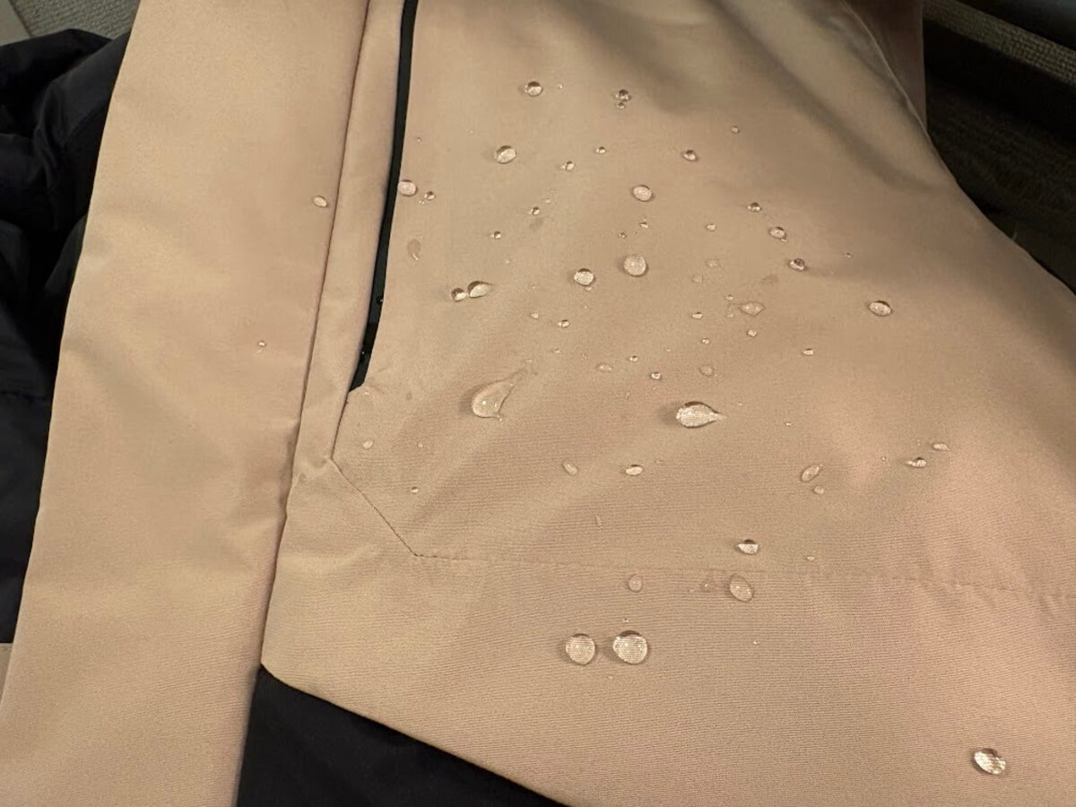 エックスシェルター(R)断熱α防水防寒ジャケット