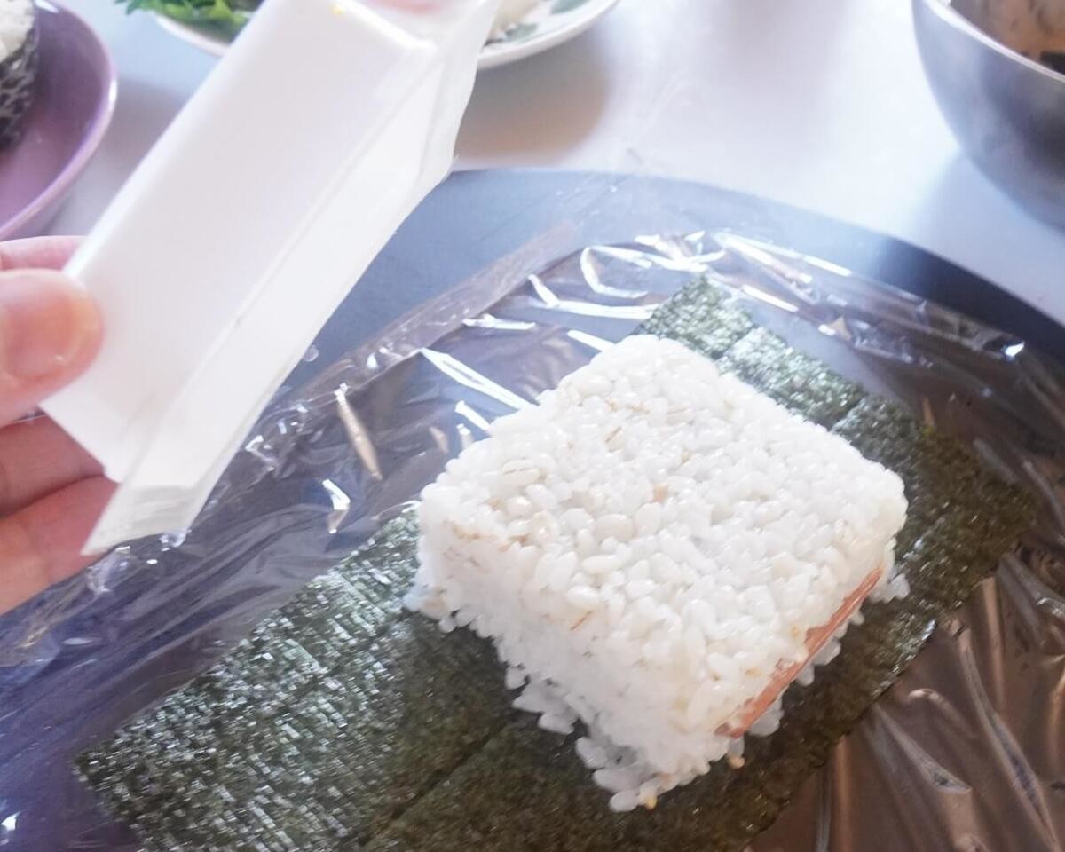 豆腐パックで「おにぎらず」作り方