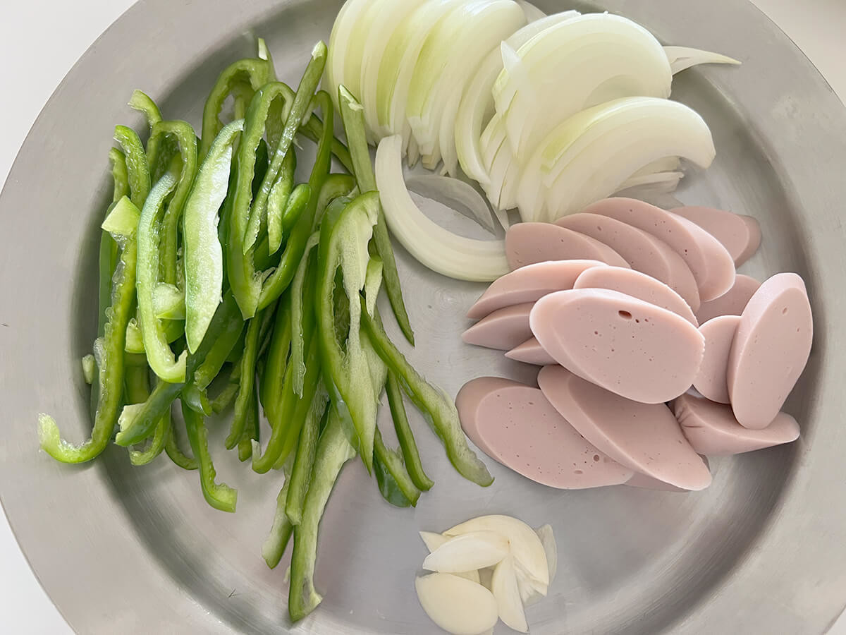 魚肉ソーセージナポリタン