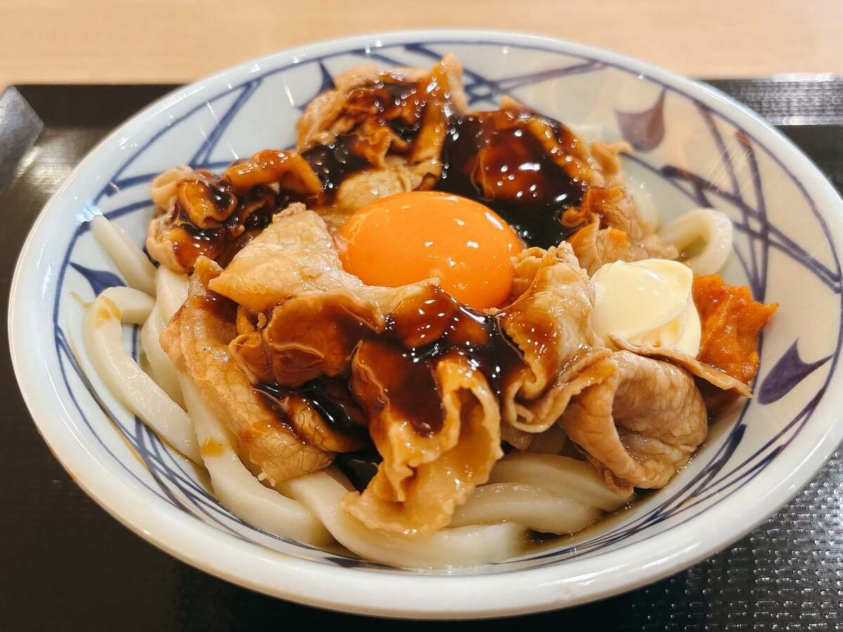 丸亀製麺「こく旨豚玉ぶっかけ 並（税込890円）