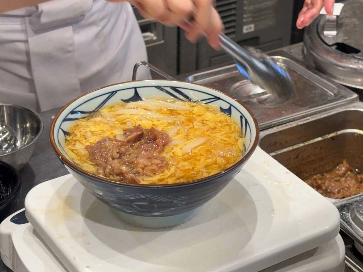 丸亀製麺「肉がさね玉子あんかけ 並(税込840円)」