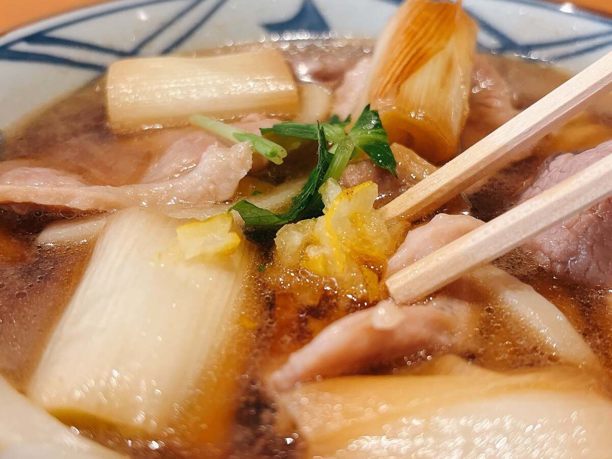 2025年いつから？「もう出てるよ♪」丸亀製麺「鴨ねぎうどん」