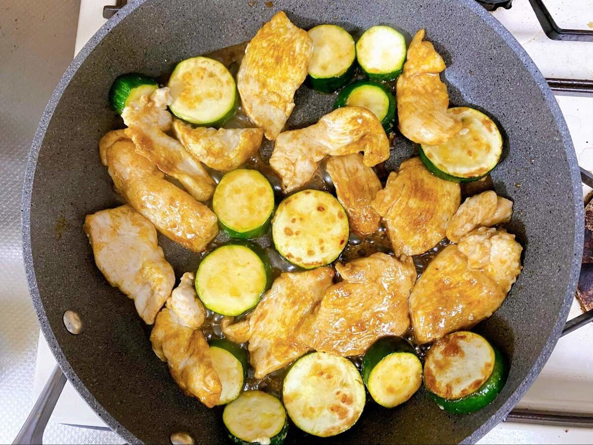 市瀬悦子さん「鶏とズッキーニのカレーじょうゆ」のレシピ