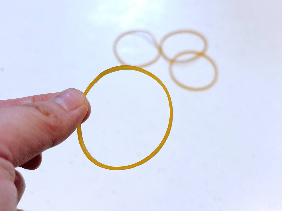 「レジャーシート」が“風で飛ばされない裏ワザ”