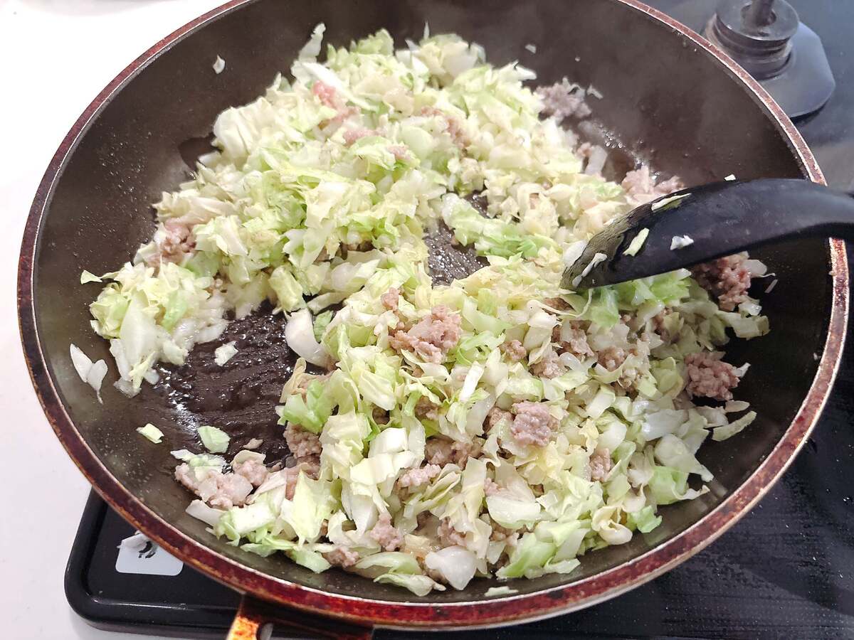 辻󠄀調理師専門学校監修「キャベツと挽き肉のオムレツ」