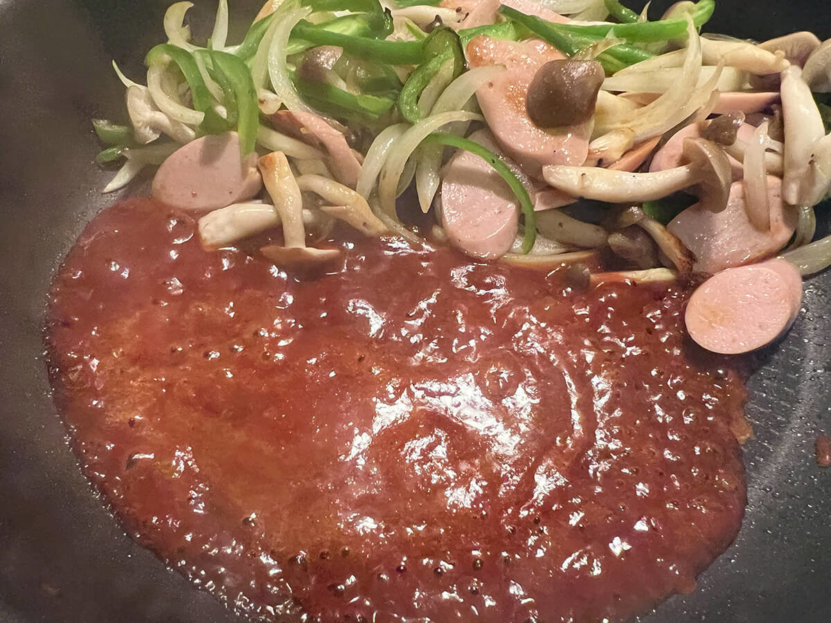 魚肉ソーセージナポリタン