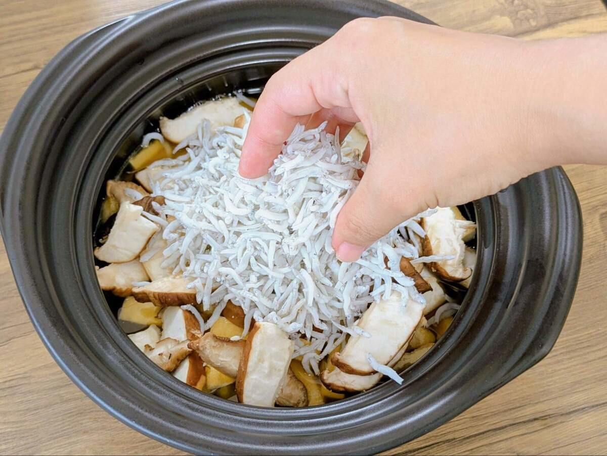 ZIP!「しらすと油揚げの炊き込みご飯」のレシピ