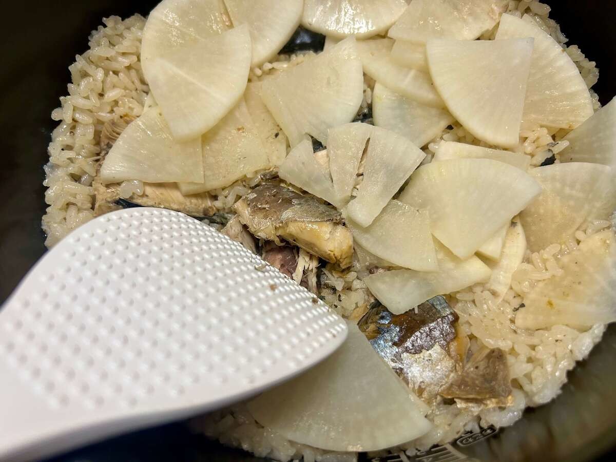 サバ缶と大根のおかず炊き込み