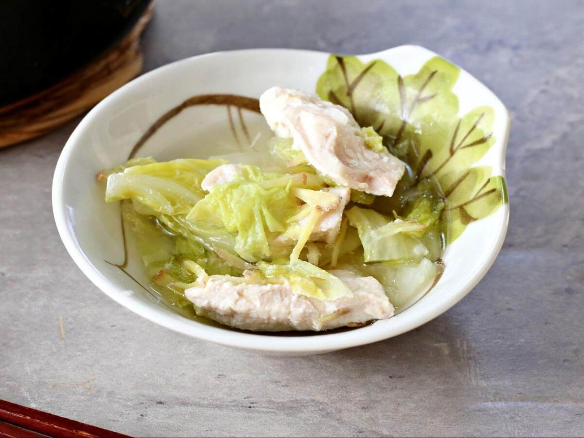 なお｜農家のおかんのお野菜レシピ「白菜と塩麹鶏むね肉のぽかぽか鍋」