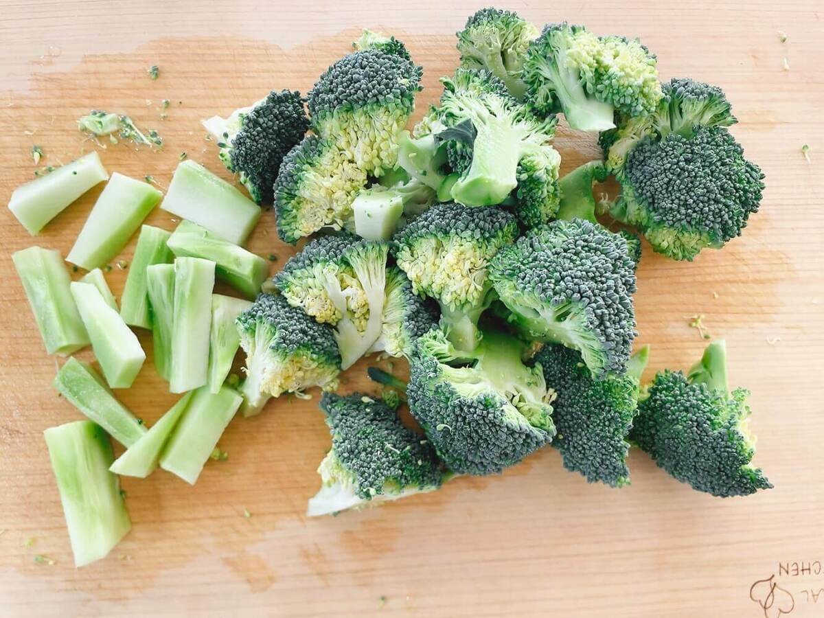 リュウジさん「デパ地下風ブロッコリーと卵のツナマヨサラダ」