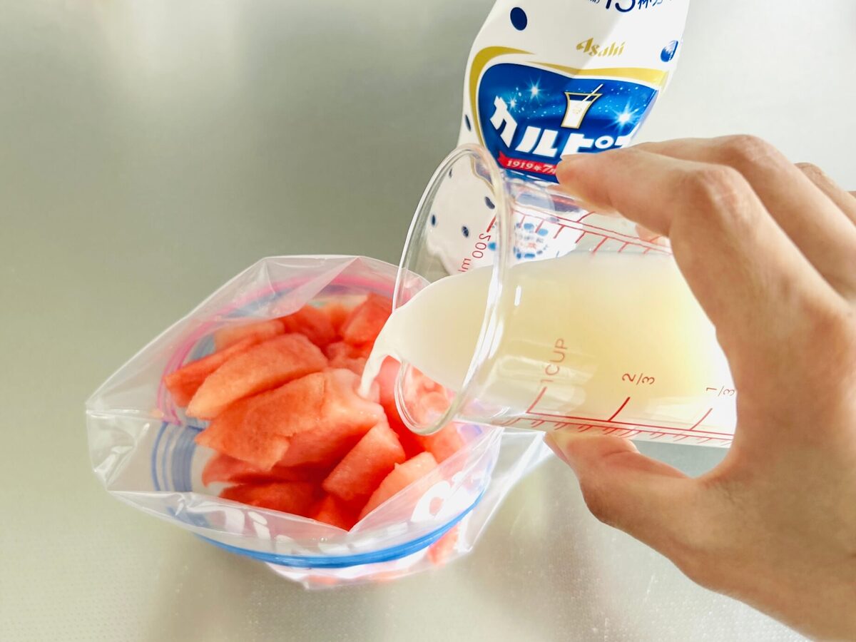 mamayumi流「もみもみするだけ！スイカとカルピスのシャーベット」
