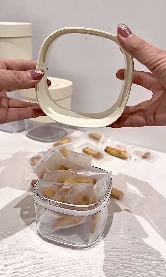 3COINSスタッフのHITOMIさんが教えてくれた「高さが変わる保存容器」