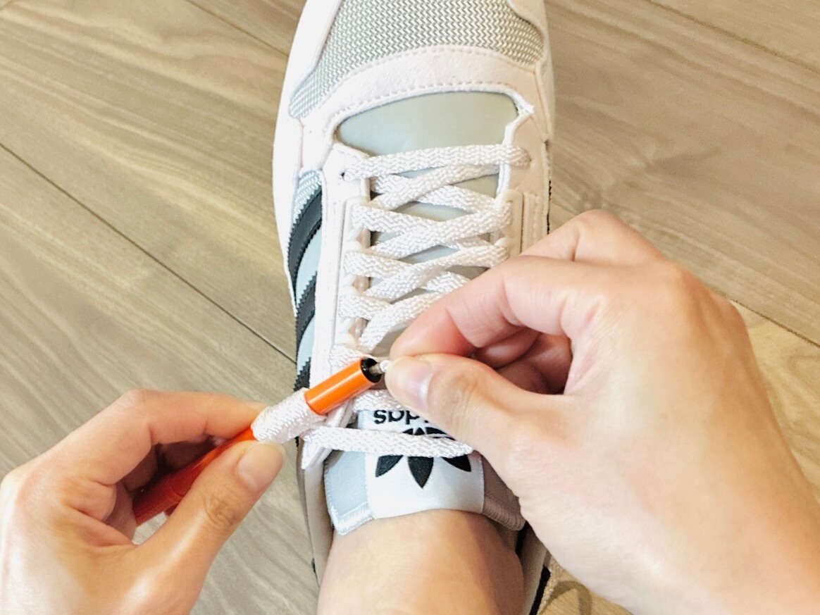 スニーカーの靴紐、もう結ばなくていいの！？