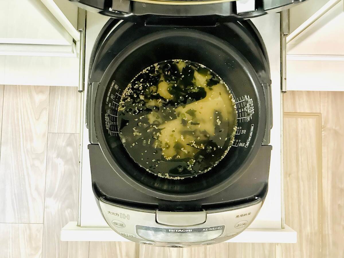 おうちごはんせいさくぶさん「わかめスープのもとでわかめ炊き込みご飯」のレシピ