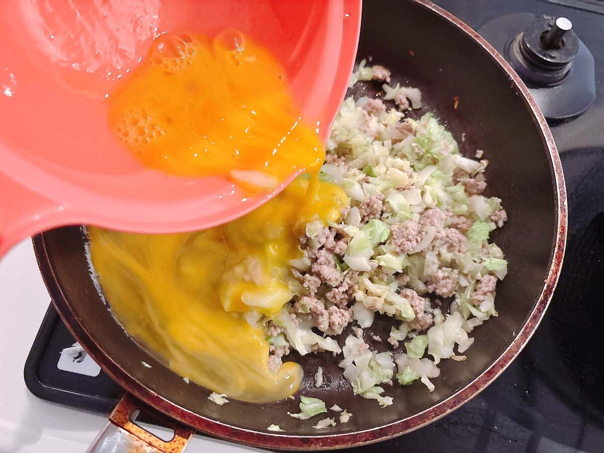 辻󠄀調理師専門学校監修「キャベツと挽き肉のオムレツ」