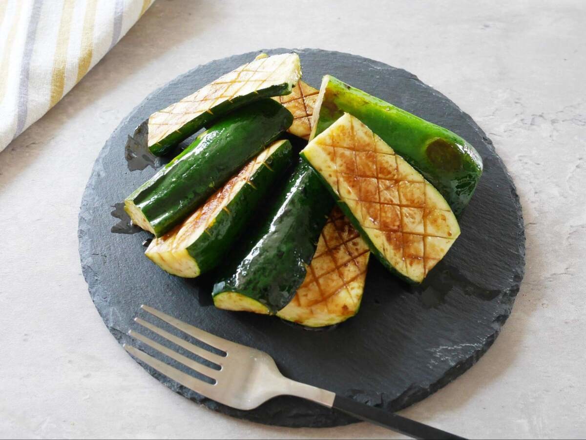 ズッキーニのしぼ生ステーキ【味つけは生しょうゆだけ】