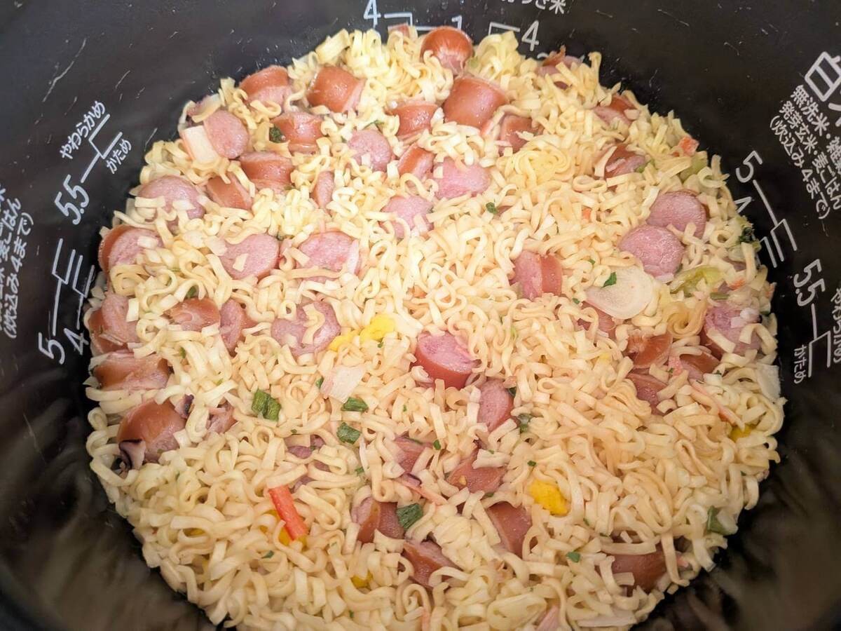 悪魔のシーフードヌードル炊き込みご飯