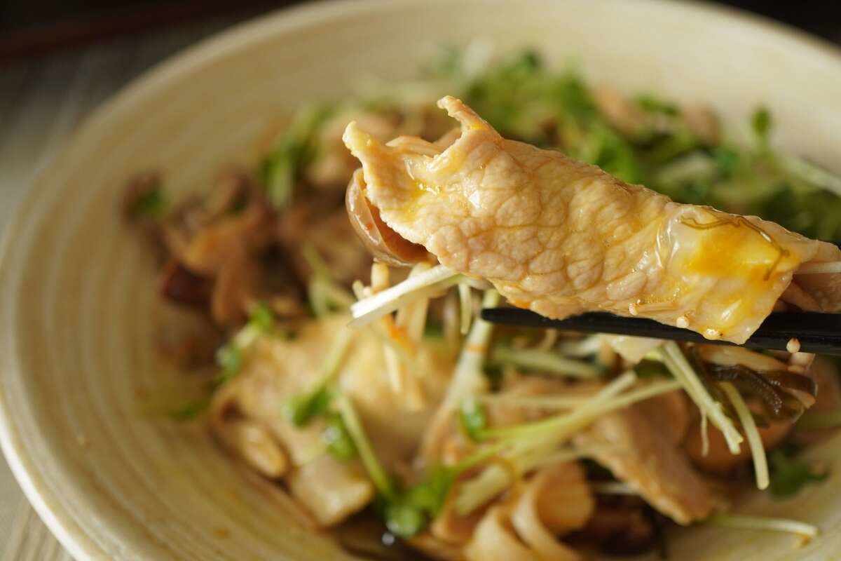 笠原将弘さん「豚バラしゃぶしゃぶキノコダレ」