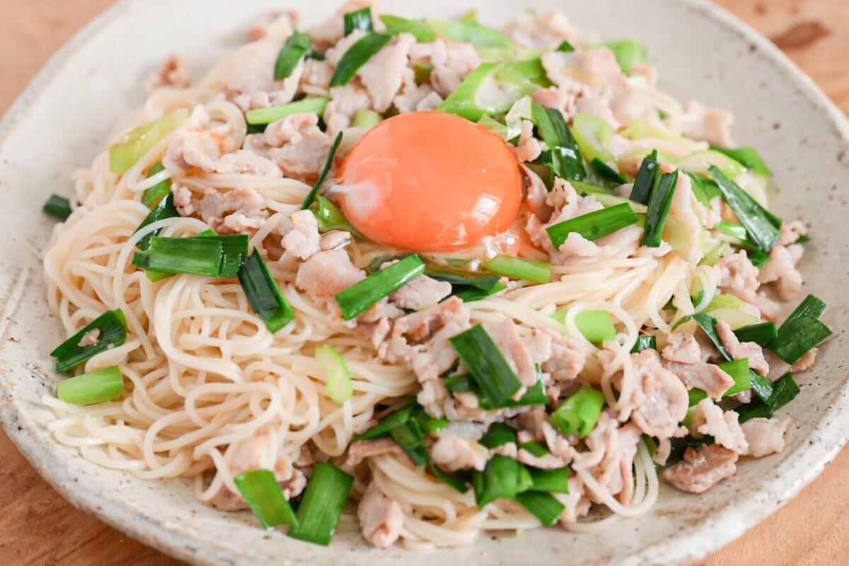 豚ニラ混ぜそうめん