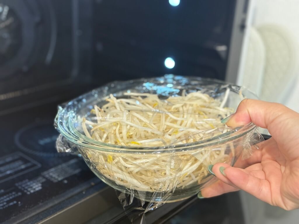 ピリ辛もやし：レンジで2分半！暑い日のおつまみにも◎