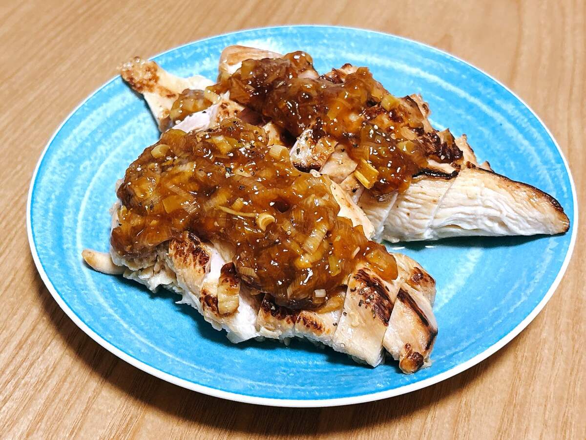 鶏むねしっとり焼き ねぎ塩レモンソース