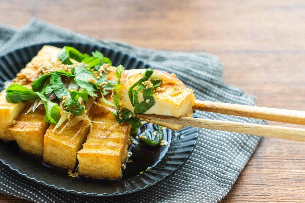 「味付けはおろしポン酢でさっぱりと！厚揚げ焼きのみぞれ」のレシピ