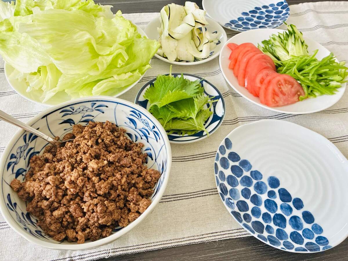 北斗晶さん「豚ひき肉で夏野菜たっぷりレタス包み」