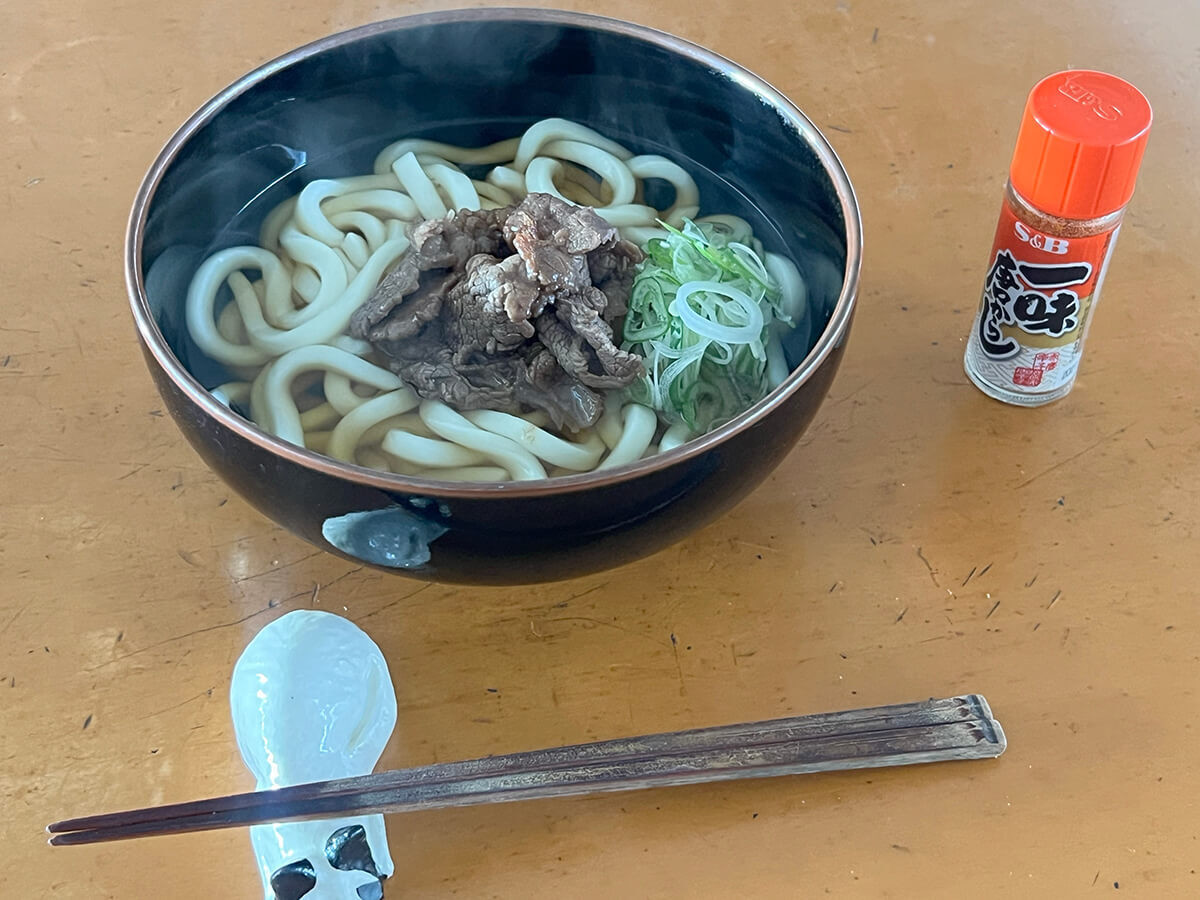 林亮平さん「いりこだしの肉うどん」