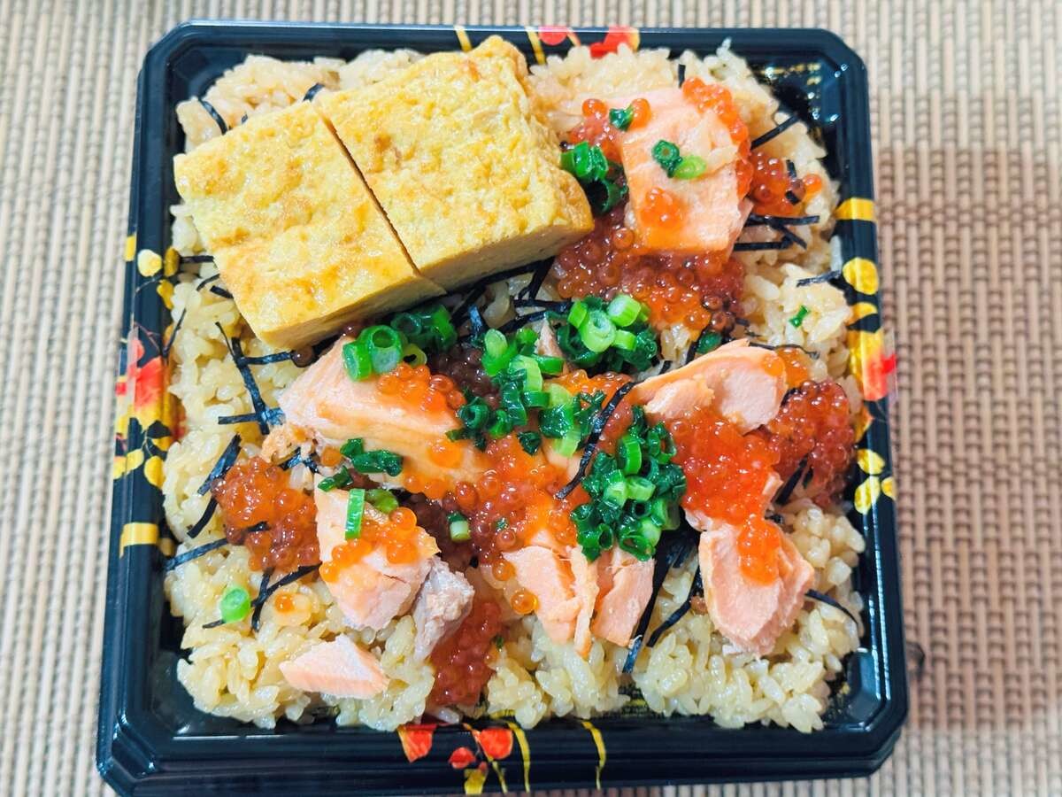 ケンちゃん玉子焼と店内炊飯!鮭はらこ飯