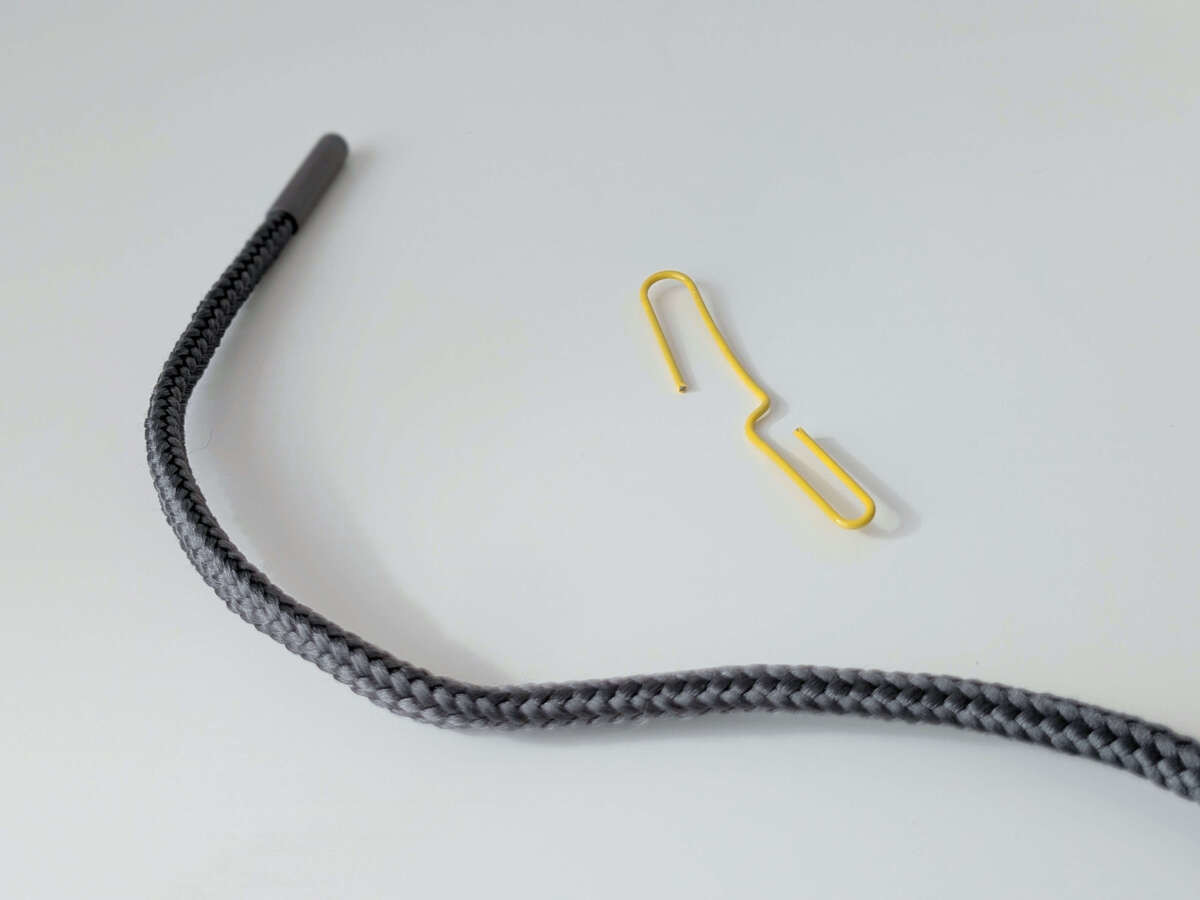 ガチガチに結ばれた紐を一瞬でほどく裏ワザ