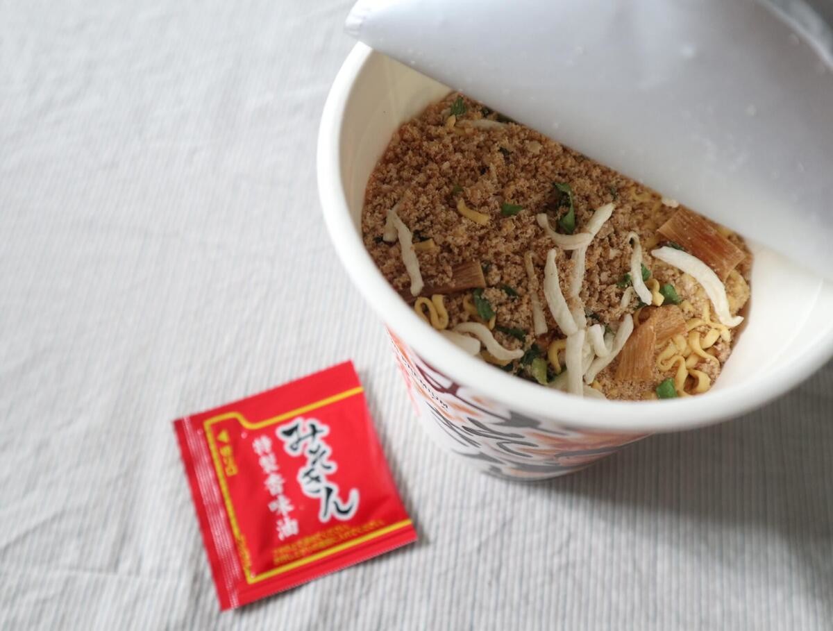 ラーメン界に激震！【セブン】に急いで！HIKAKIN PUREMIUMみそきん濃厚