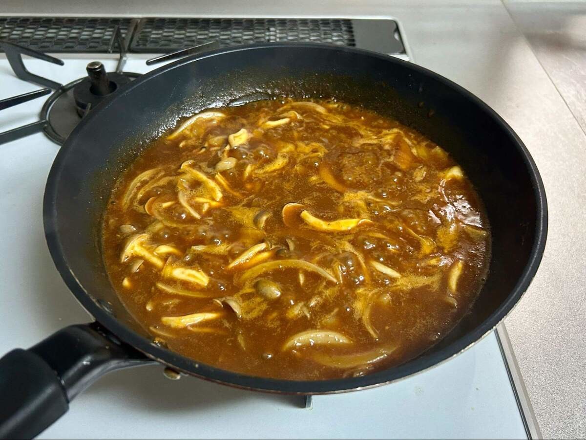 鳥羽周作さん「ふわふわ煮込みハンバーグ」