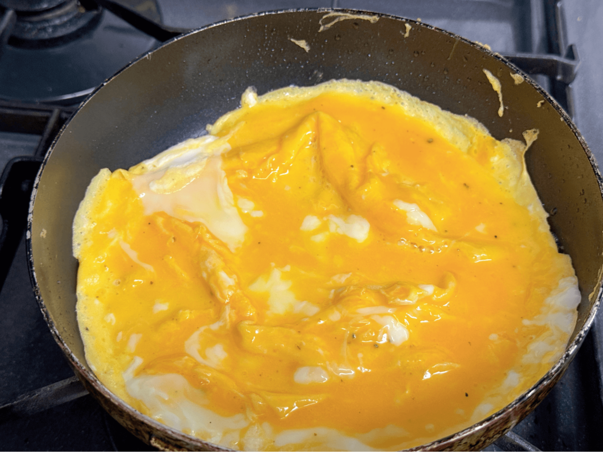 オープンオムライスの梅みそソース