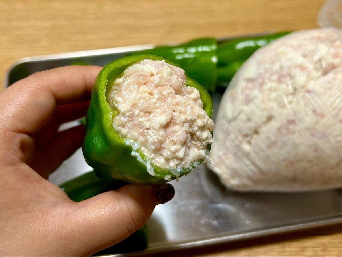 『ZIP!』で紹介された「鶏むね肉のピーマンの肉詰め」のレシピ