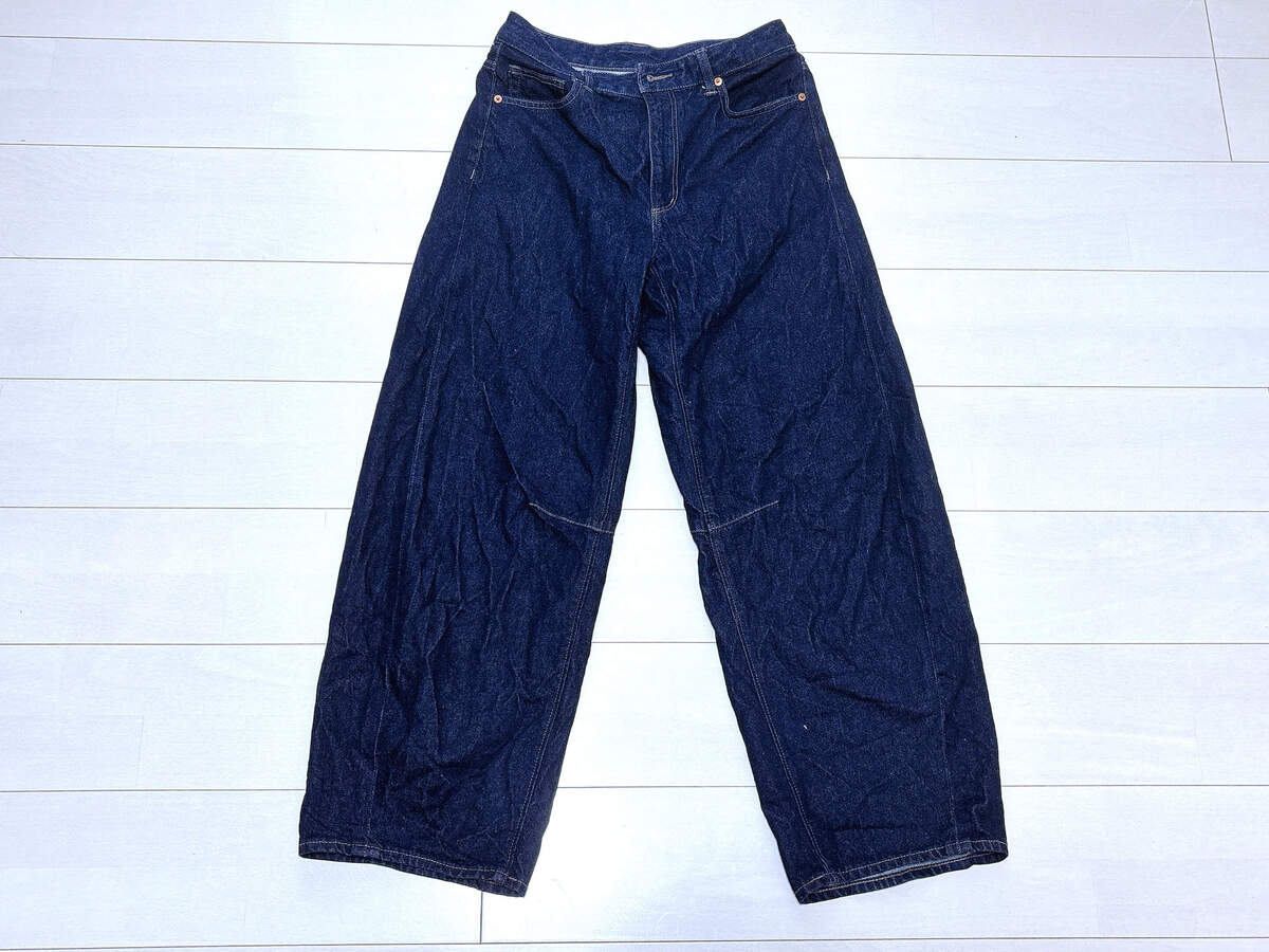 GU「バレルレッグジーンズ」