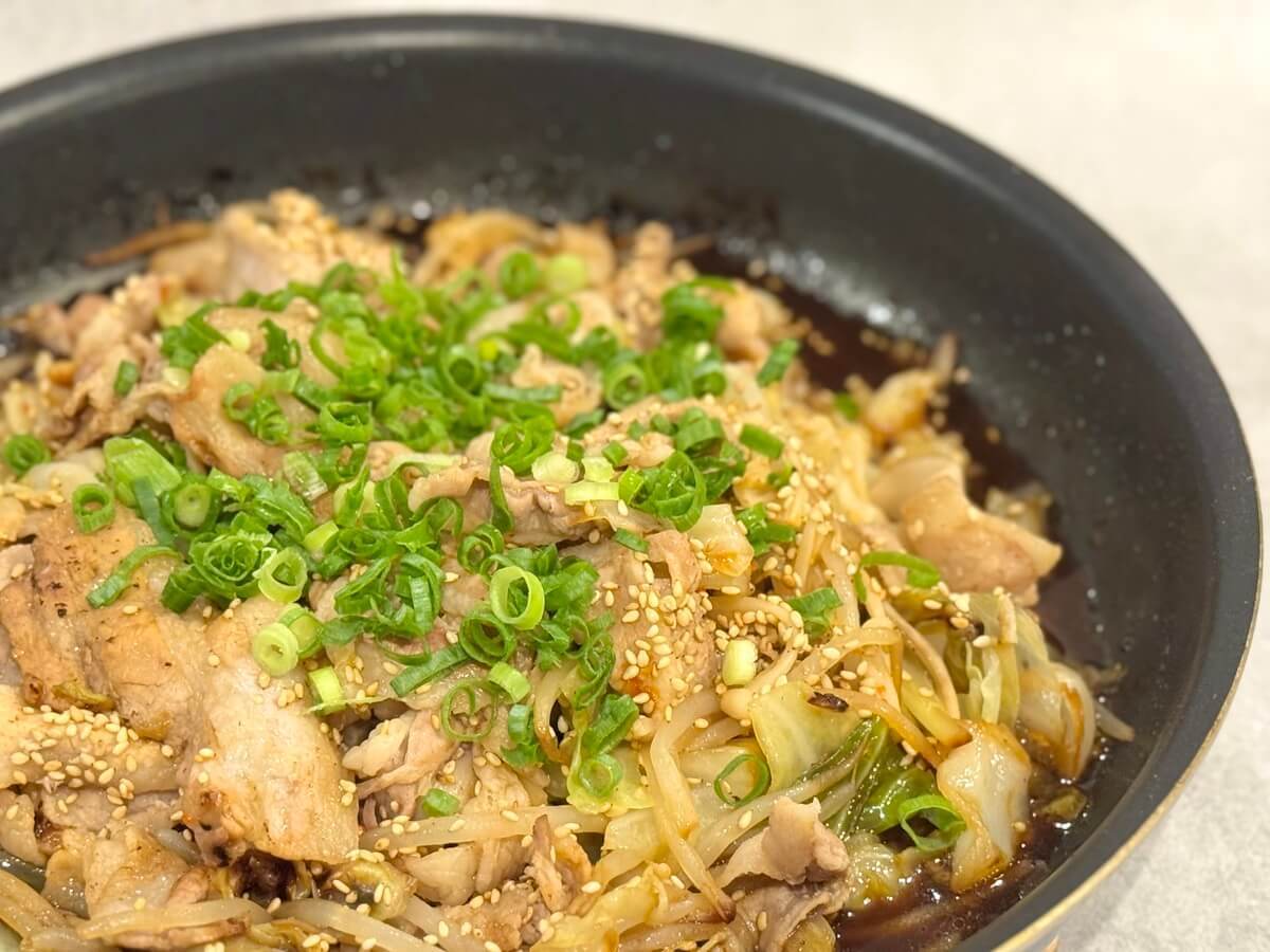 ざく切りキャベツと豚肉の蒸し焼き