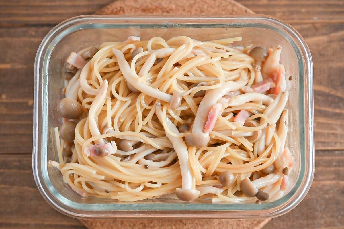 「ベーコンとしめじの和風レモンパスタ」のレシピ