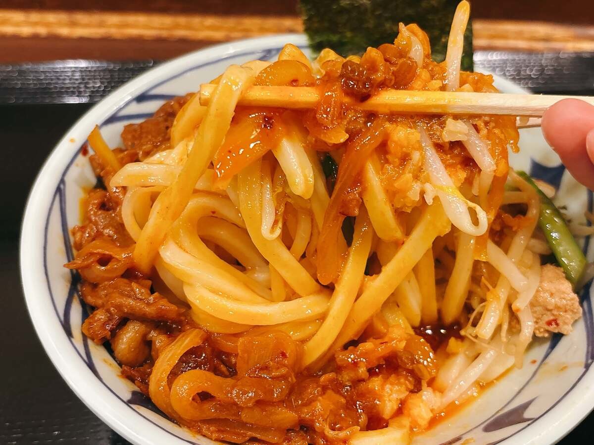 丸亀製麺「肉盛りニラ玉ぶっかけ」