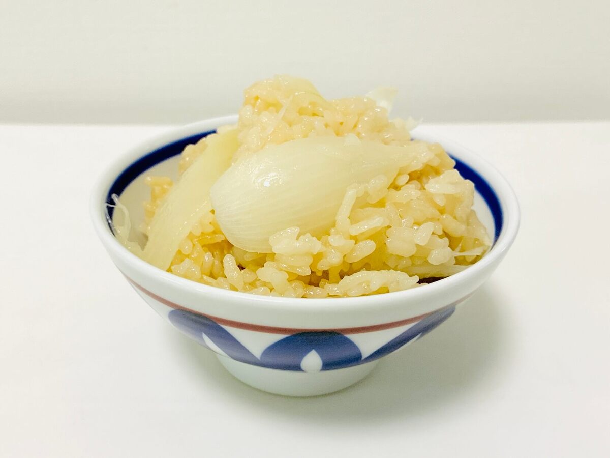 サンドウィッチマン＆芦田愛菜の博士ちゃん「玉ねぎ丸ごと炊き込みご飯」のレシピ