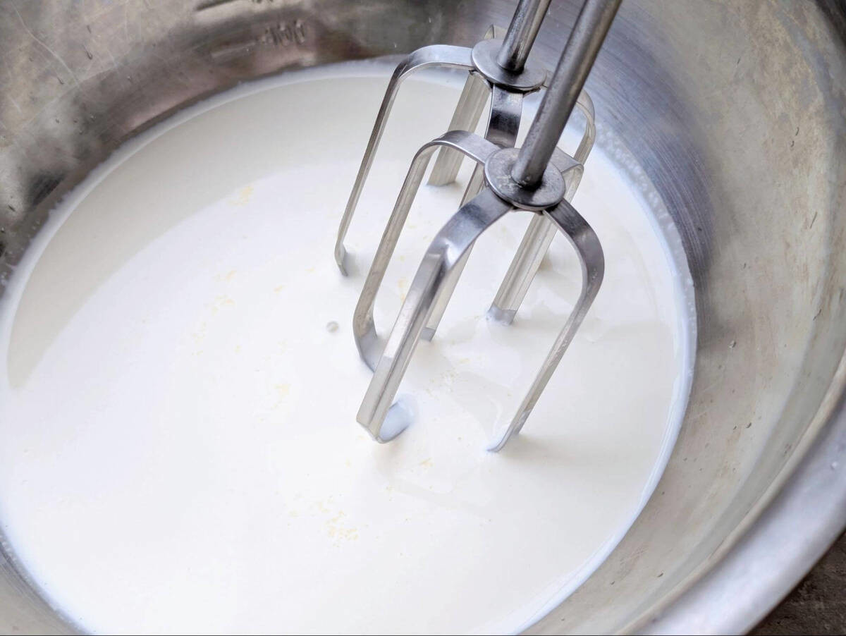 クリームが飛び散らないハンドミキサーの使い方