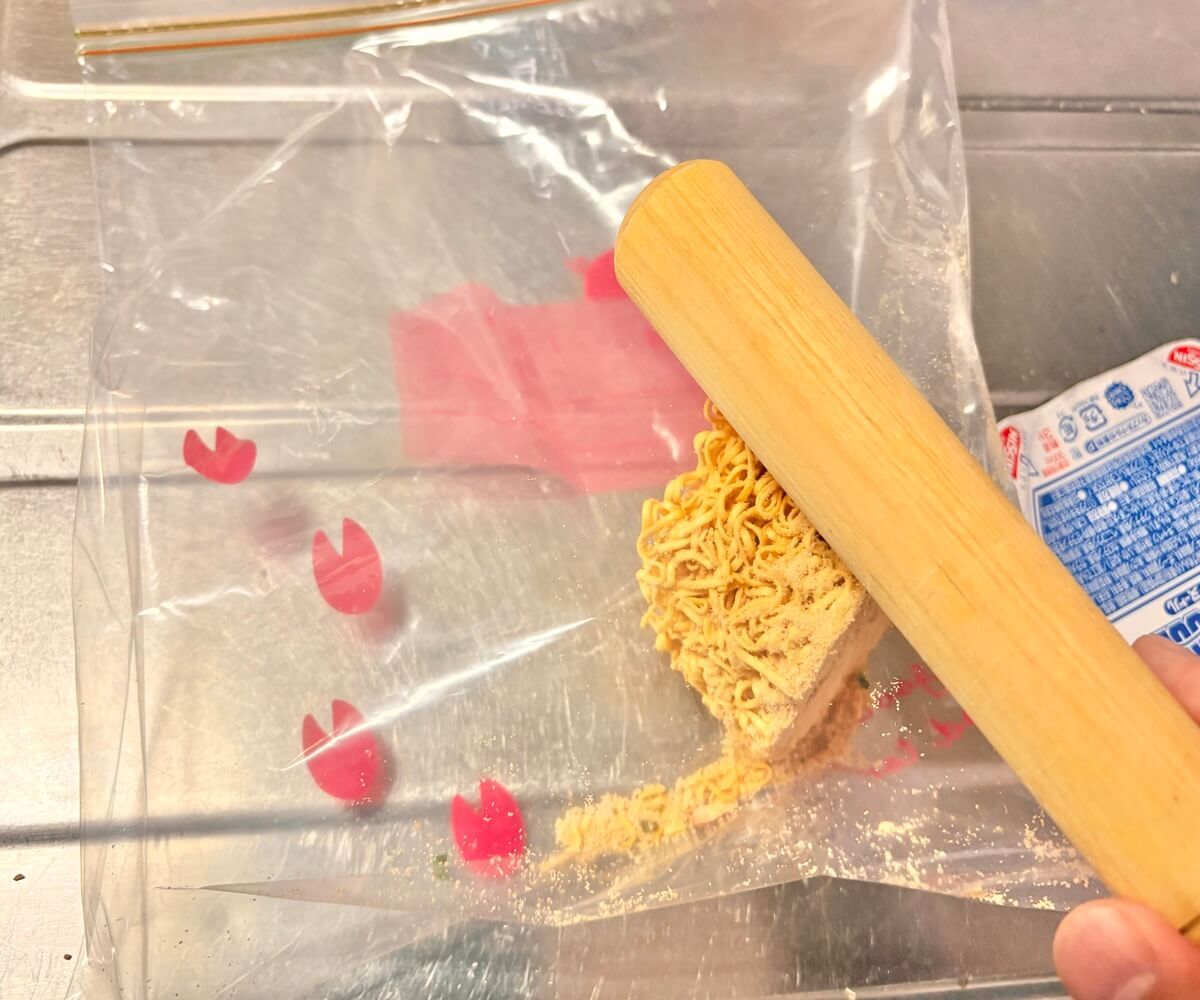 炊飯器で簡単!カップヌードルで作るシーフードピラフ