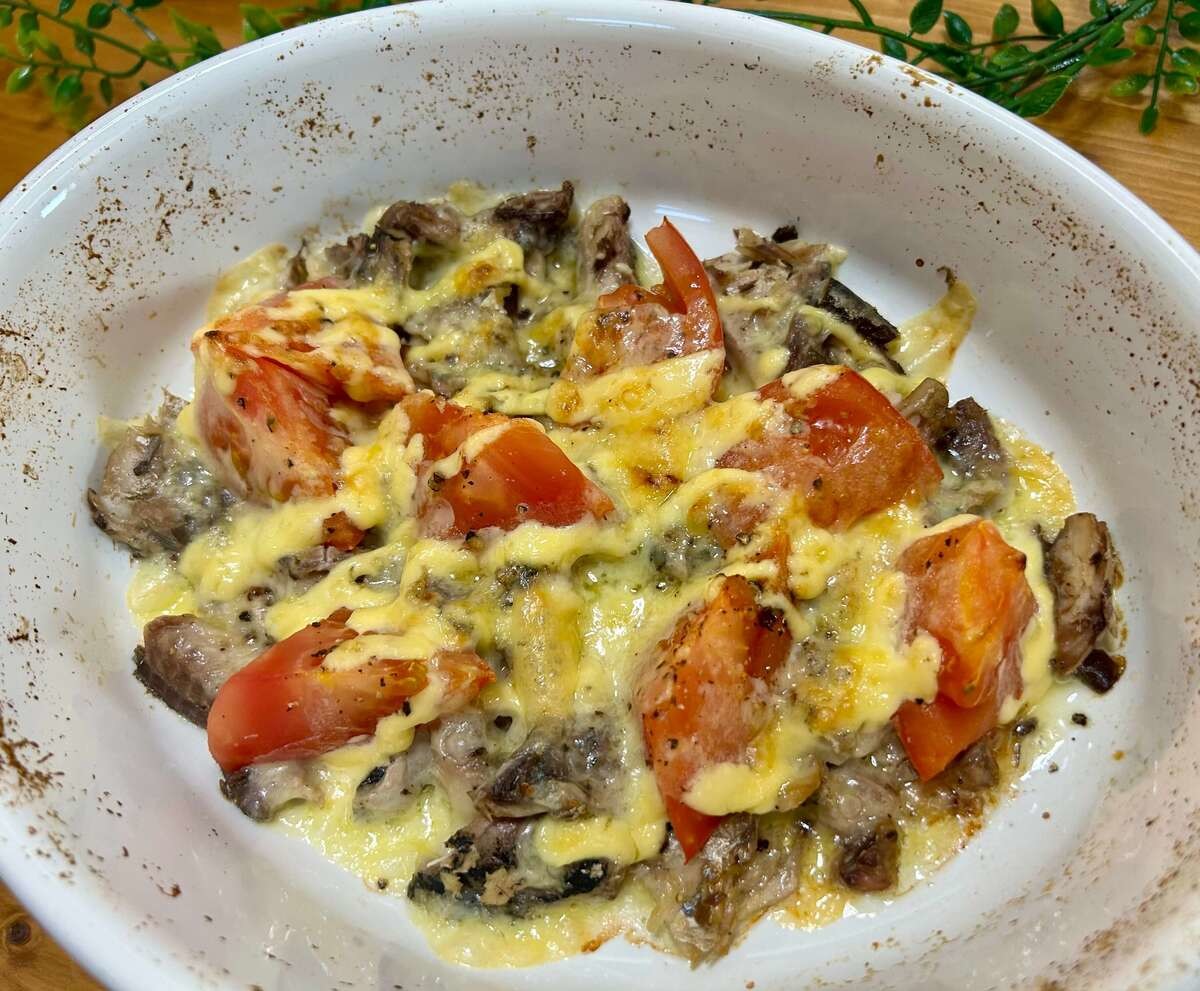 「さば缶とトマトのチーズ焼き」