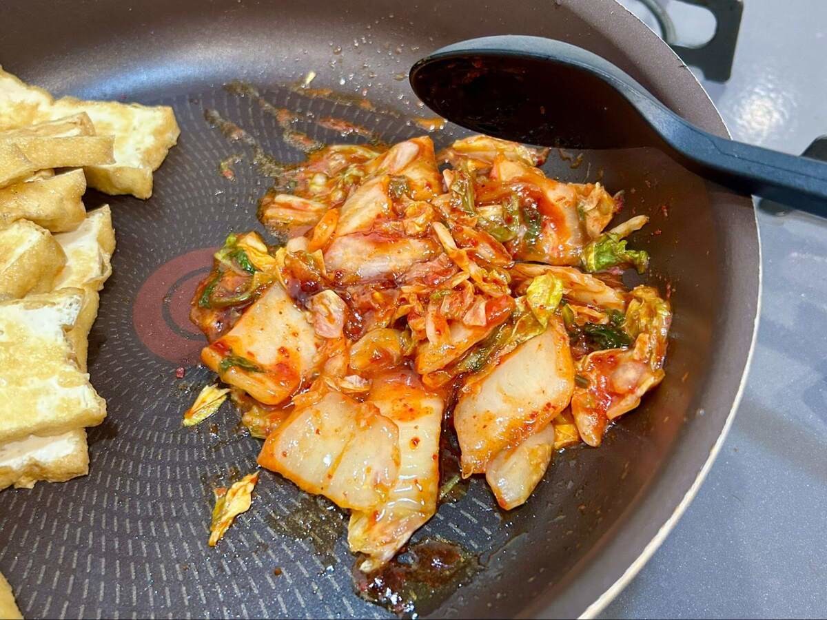 「キムチ厚揚げ焼きうどん」