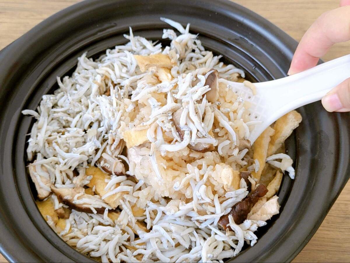 ZIP!「しらすと油揚げの炊き込みご飯」のレシピ