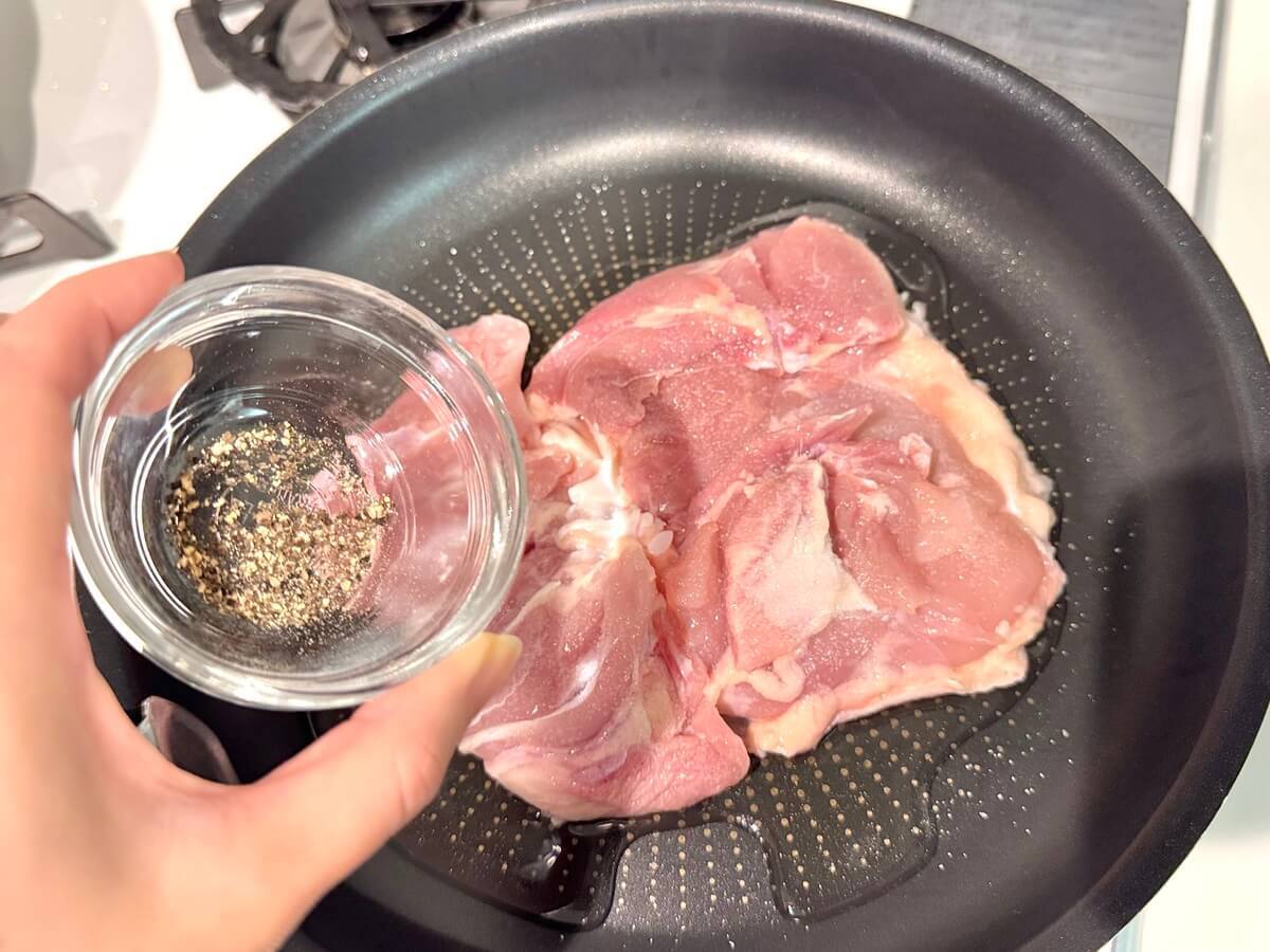 鳥羽周作さん「皮パリパリチキンステーキ」