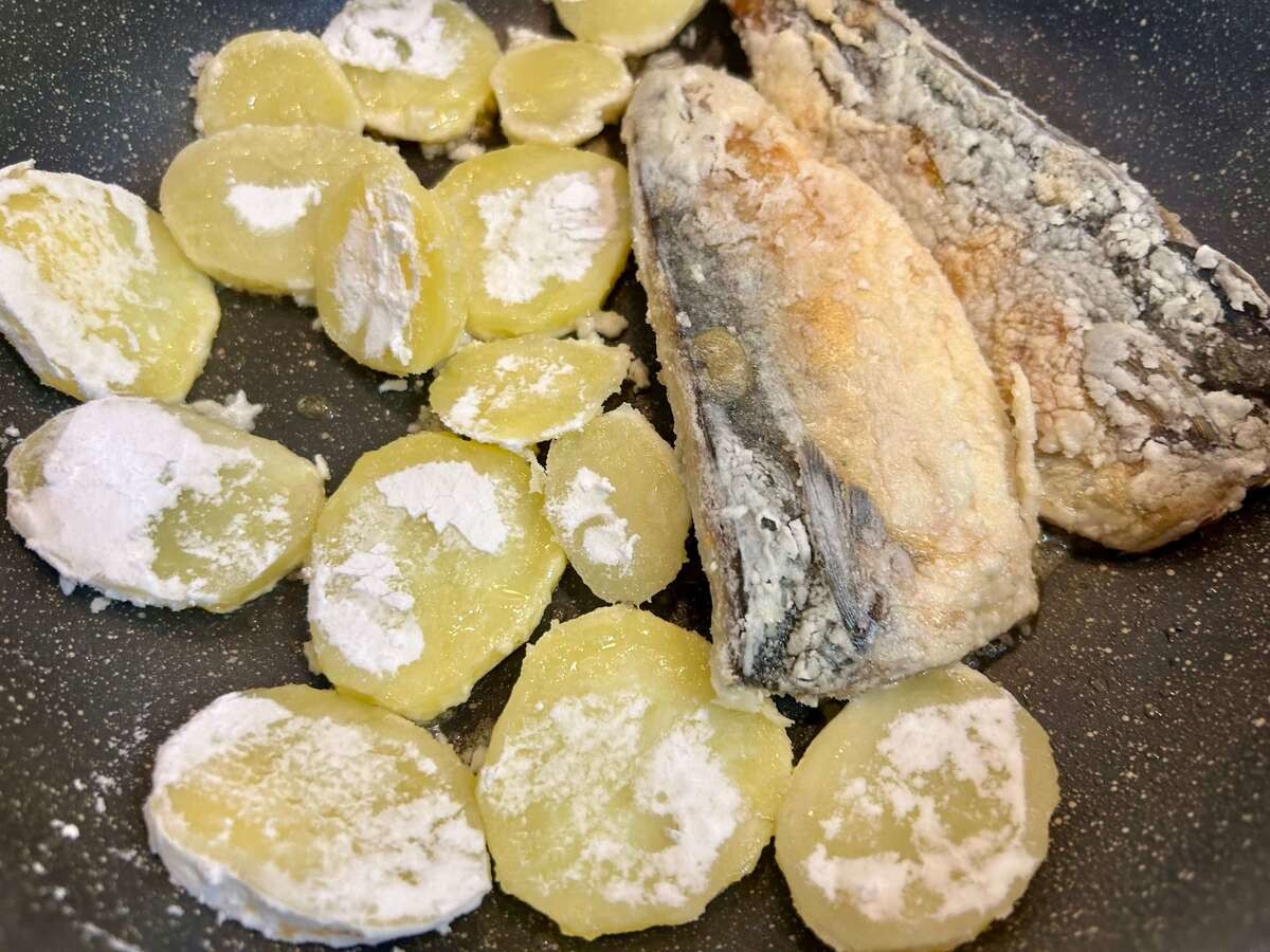 山本ゆりさん「塩サバとじゃがいものガーリック焼き」