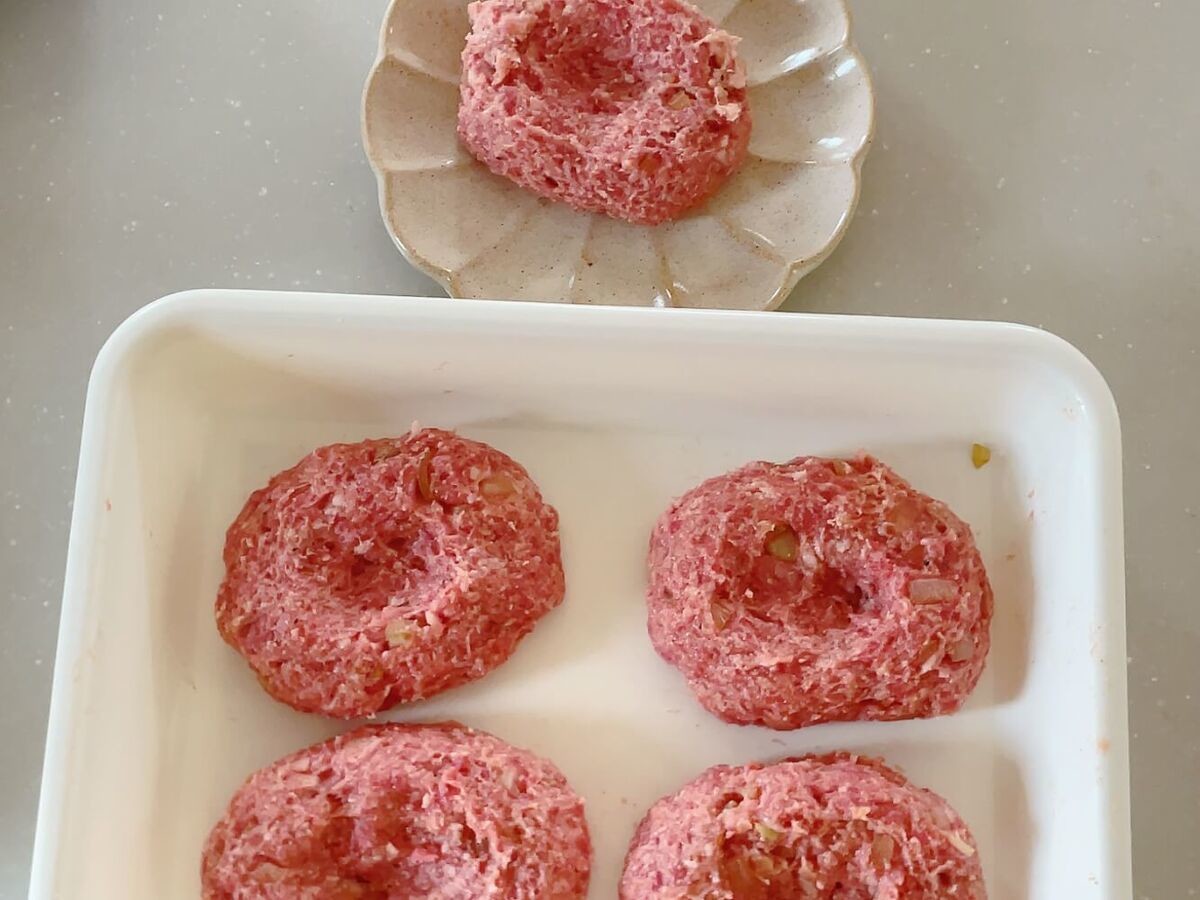 ハンバーグに氷(クラッシュアイス)を入れて焼くレシピ
